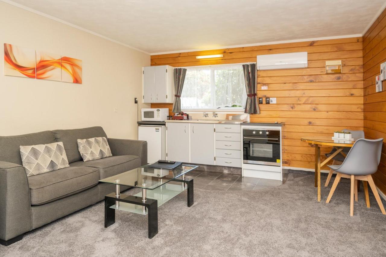 Motel Tudor Park Spacious With Kitchens 1 Minute Walk To Restaurant And Shopping Centre And Hospital 3*