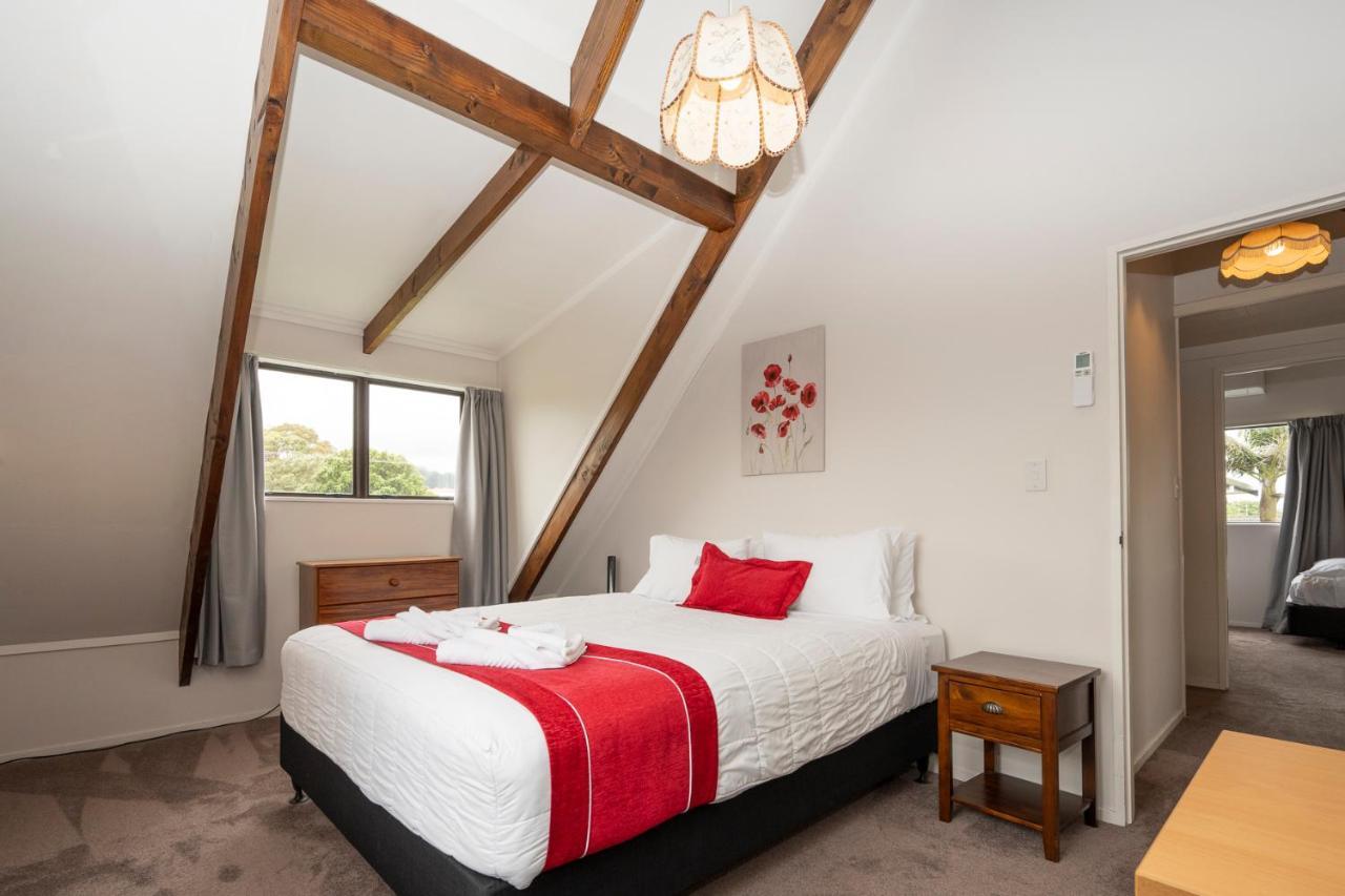 Tudor Park Spacious With Kitchens 1 Minute Walk To Restaurant And Shopping Centre And Hospital Motel